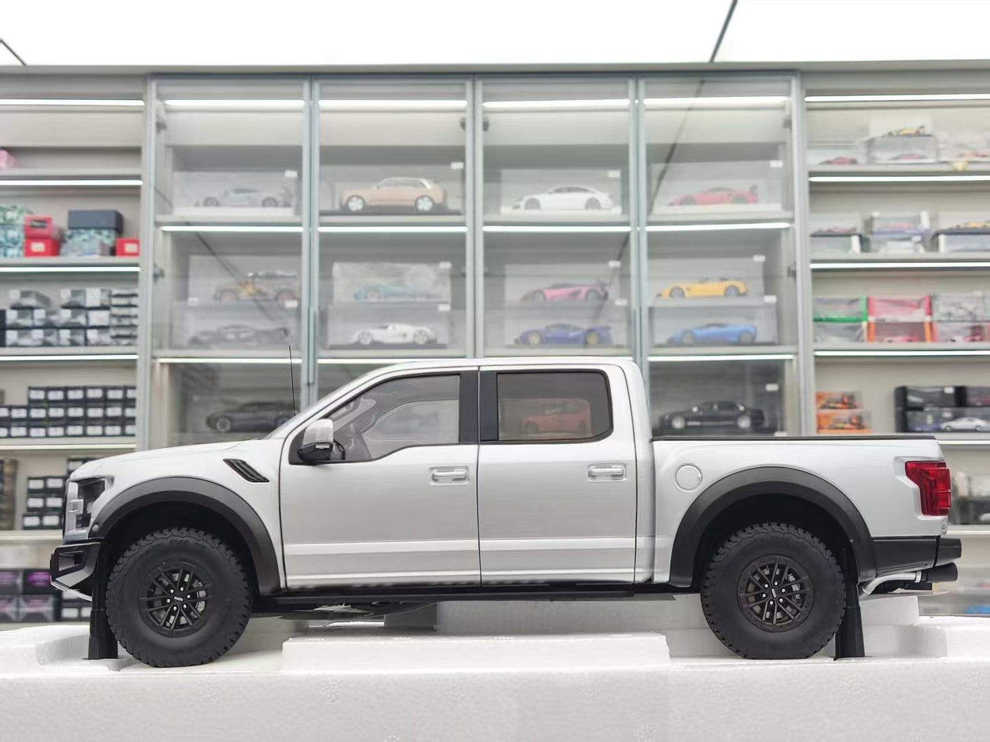 AUTO Art 1/18 Ford F-150 RAPTOR SUPERCREW 2019 Silver 72950