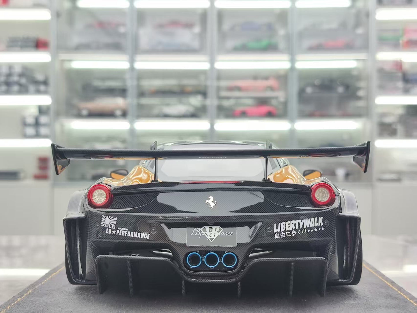 ARES MODEL 1/18 Ferrari 458 GT Carbon Black/Gold ARES012