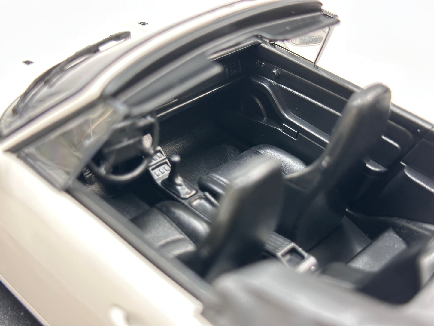 MINICHAMPS 1/18 Porsche 911 (993) Cabriolet White 155061131