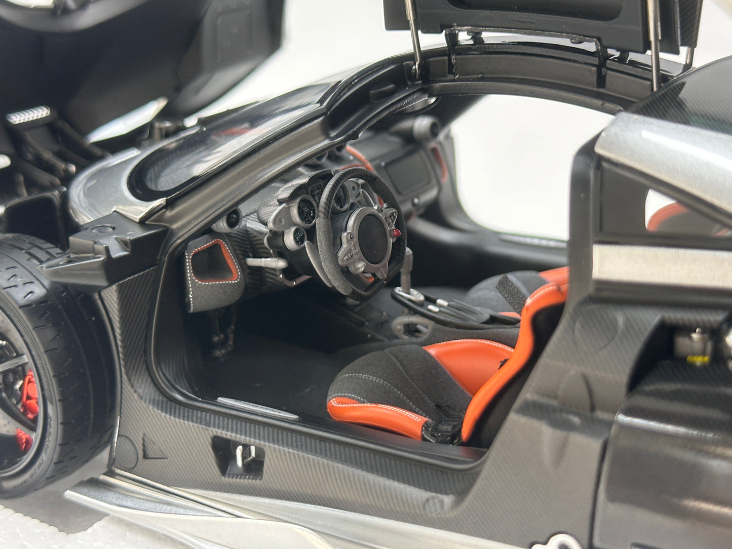 LCD 1/18 Pagani Imola Silver (LCD125)