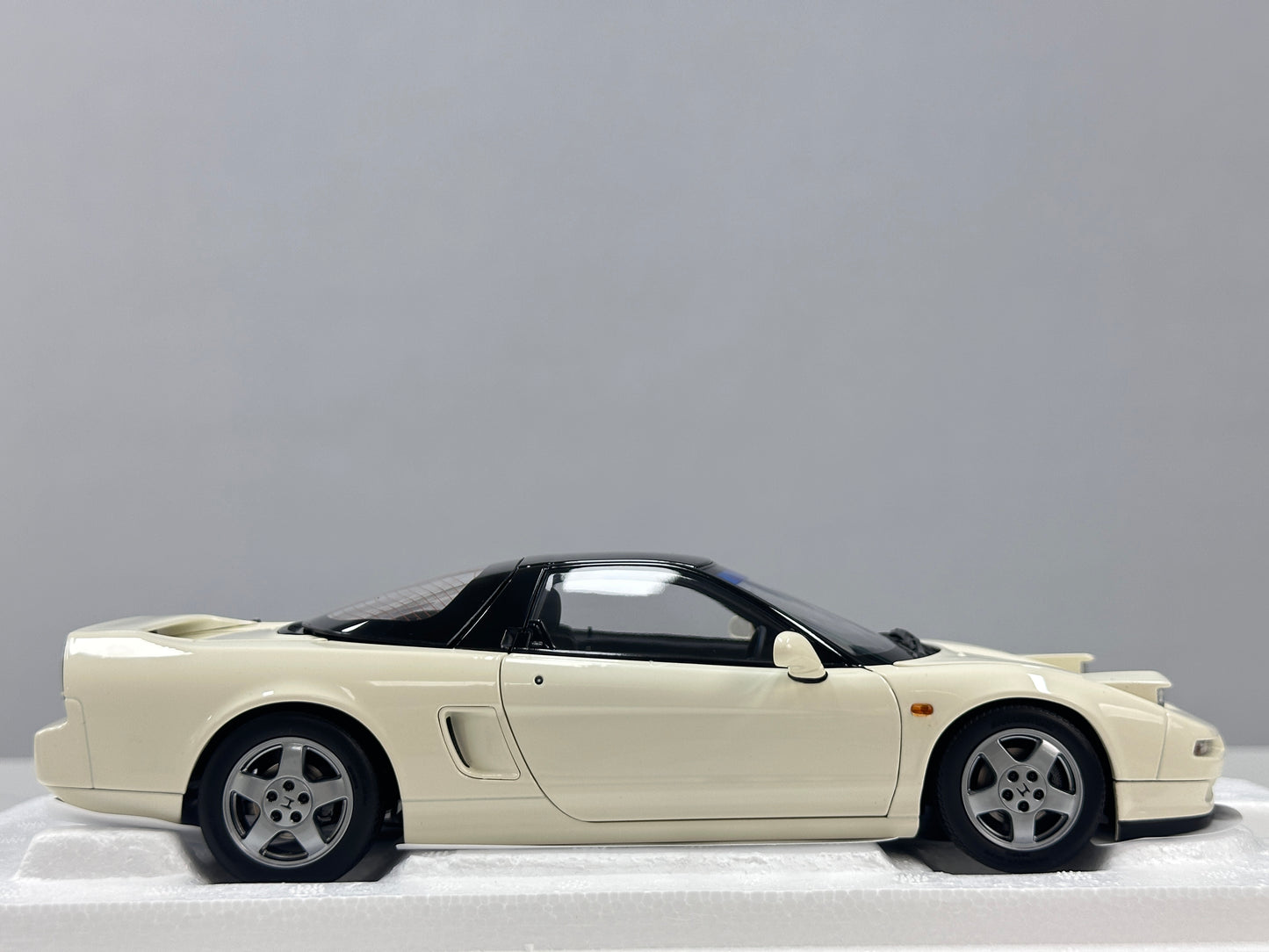 LCD 1/18 Honda NSX 1st Generation (MK1/NA1) White LCD18022-WH