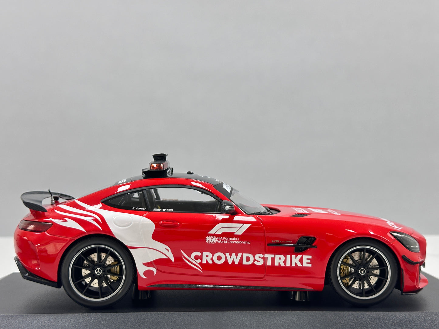 MINICHAMPS 1/18 Mercedes-AMG GT-R F1 Safety Car 2021 Red Livery 155036095