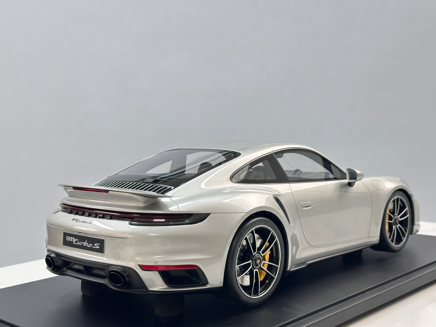 GT Spirit 1/8 Porsche 911 [992.1] TURBO S Silver GTS801801