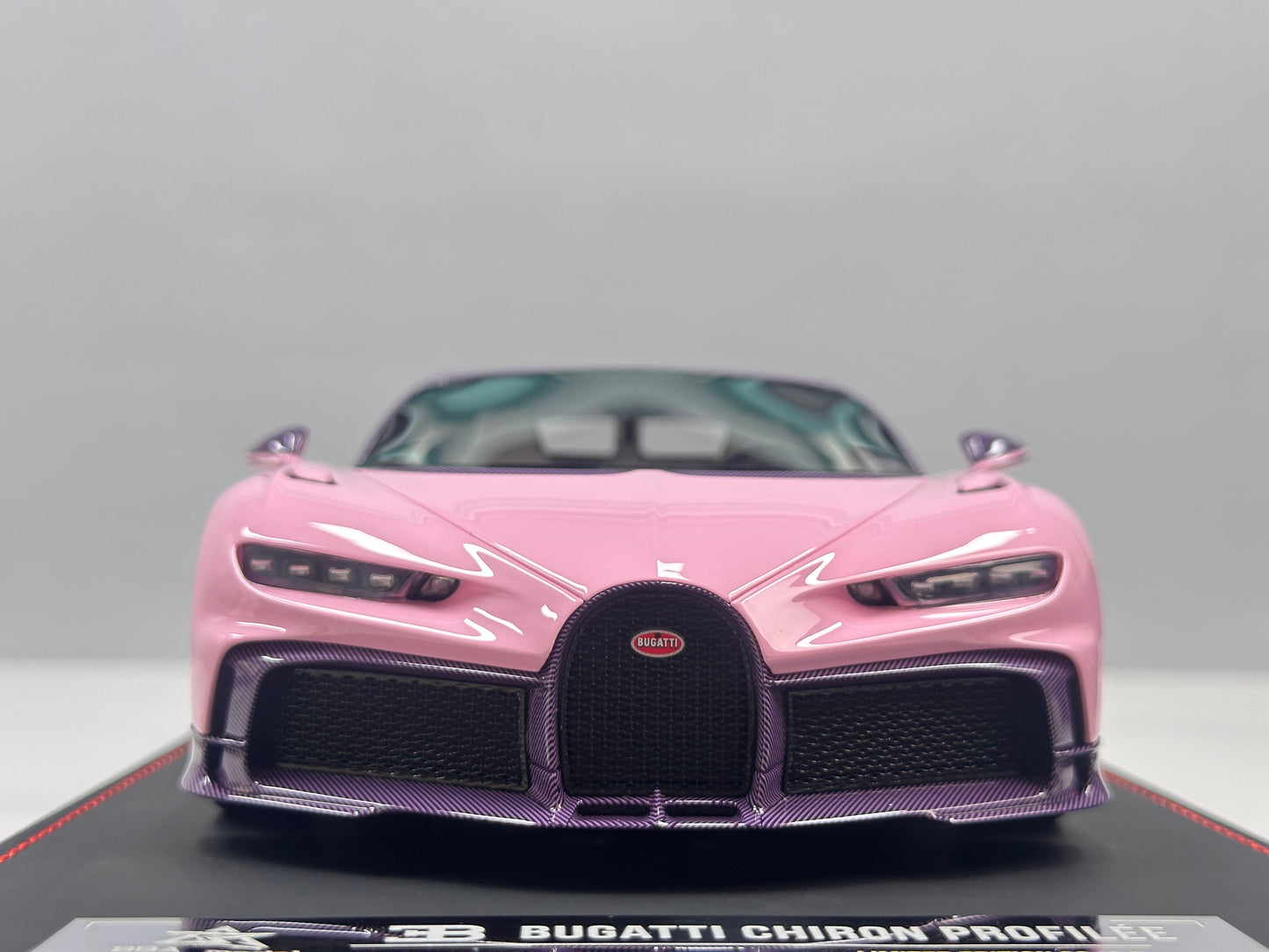BBA MODEL 1/18 Bugatti Chiron Profilee in Girly Pink BBA074