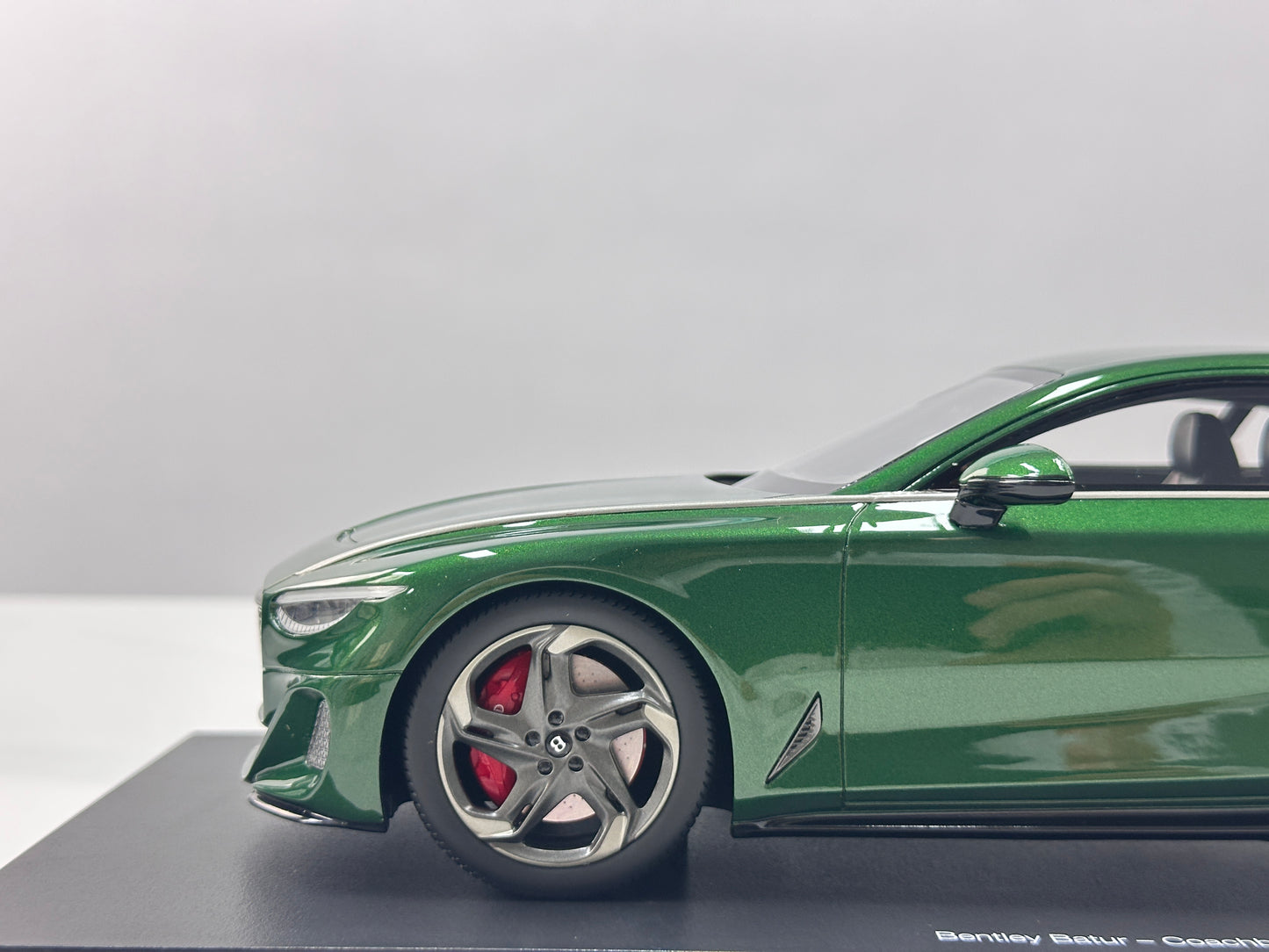 Topspeed 1/18 Bentley Batur Scarab Green TS0672