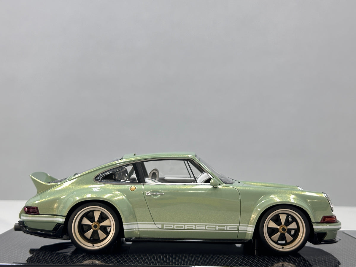 Dino Model 1/18 Porsche Singer DLS – Urban Bamboo Green (DC008)