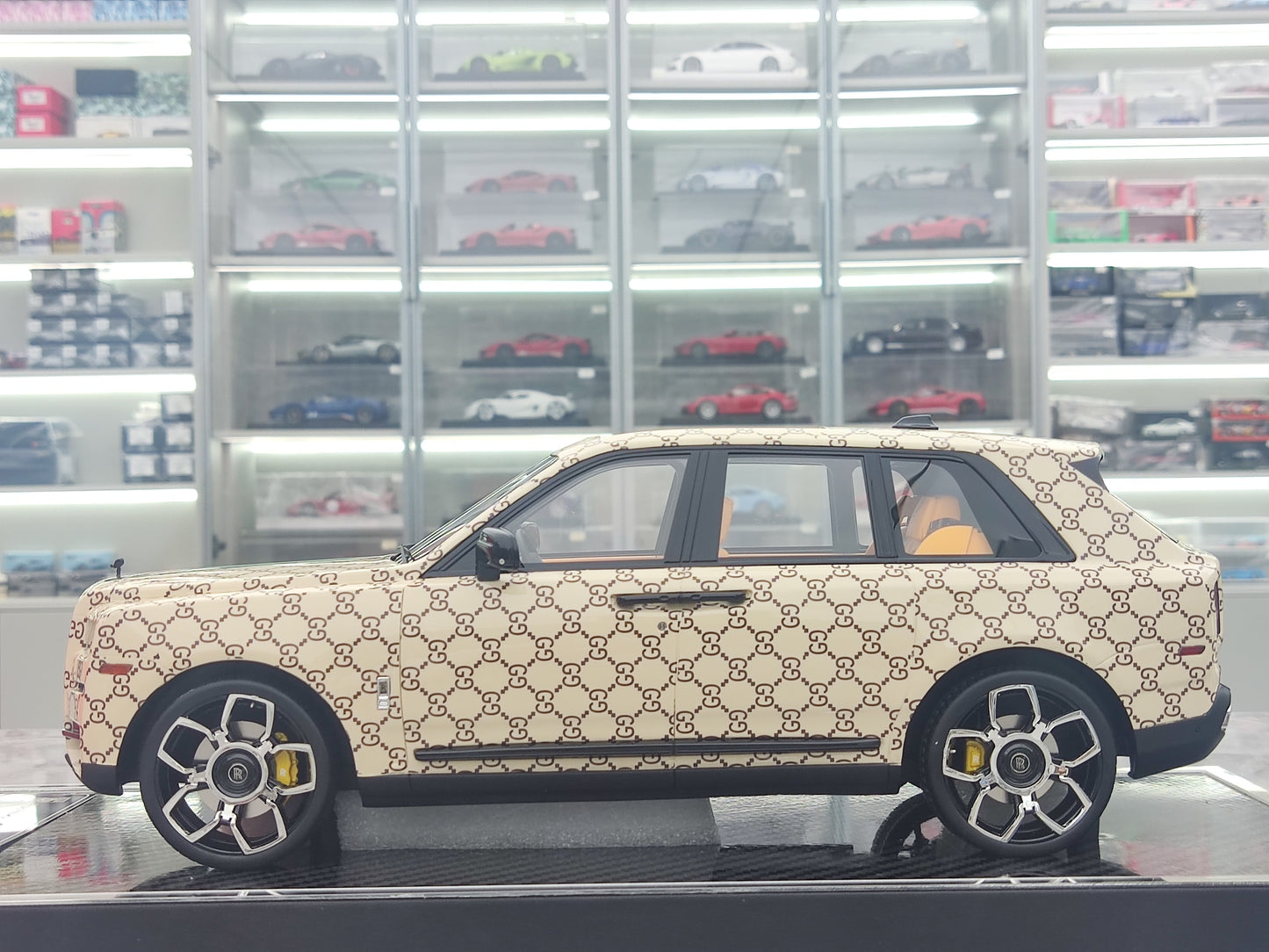 YY Model 1/18 Rolls-Royce Cullinan Resin Car Model JS-YY001