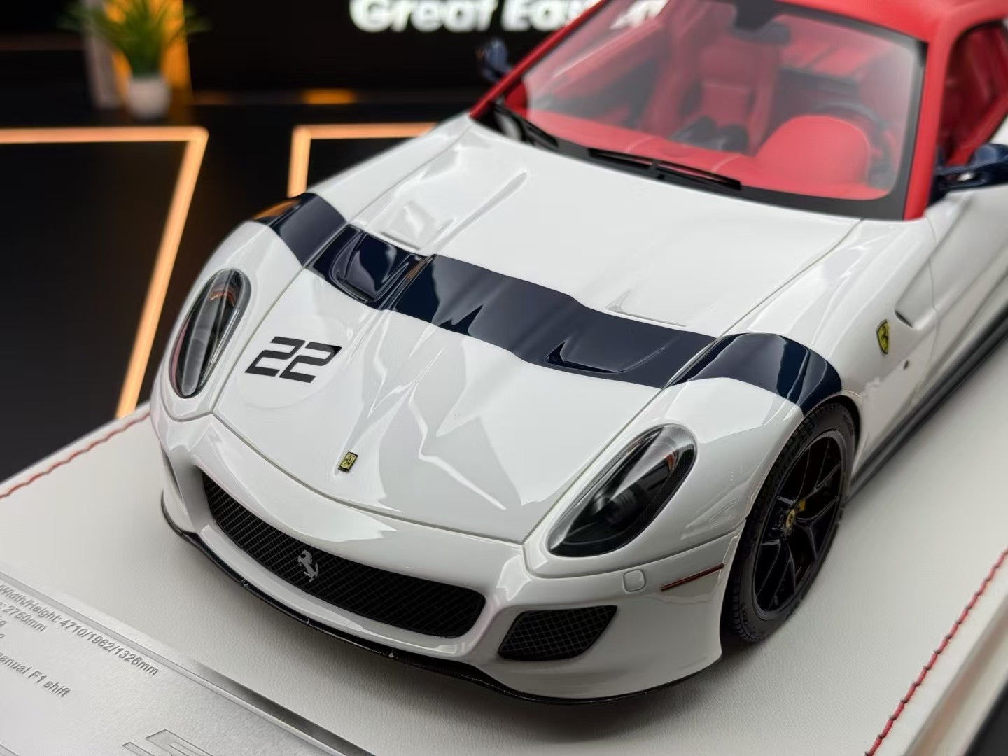 DM 1/18 Ferrari 599 gto Bianco Avus 27/30 DDJ024