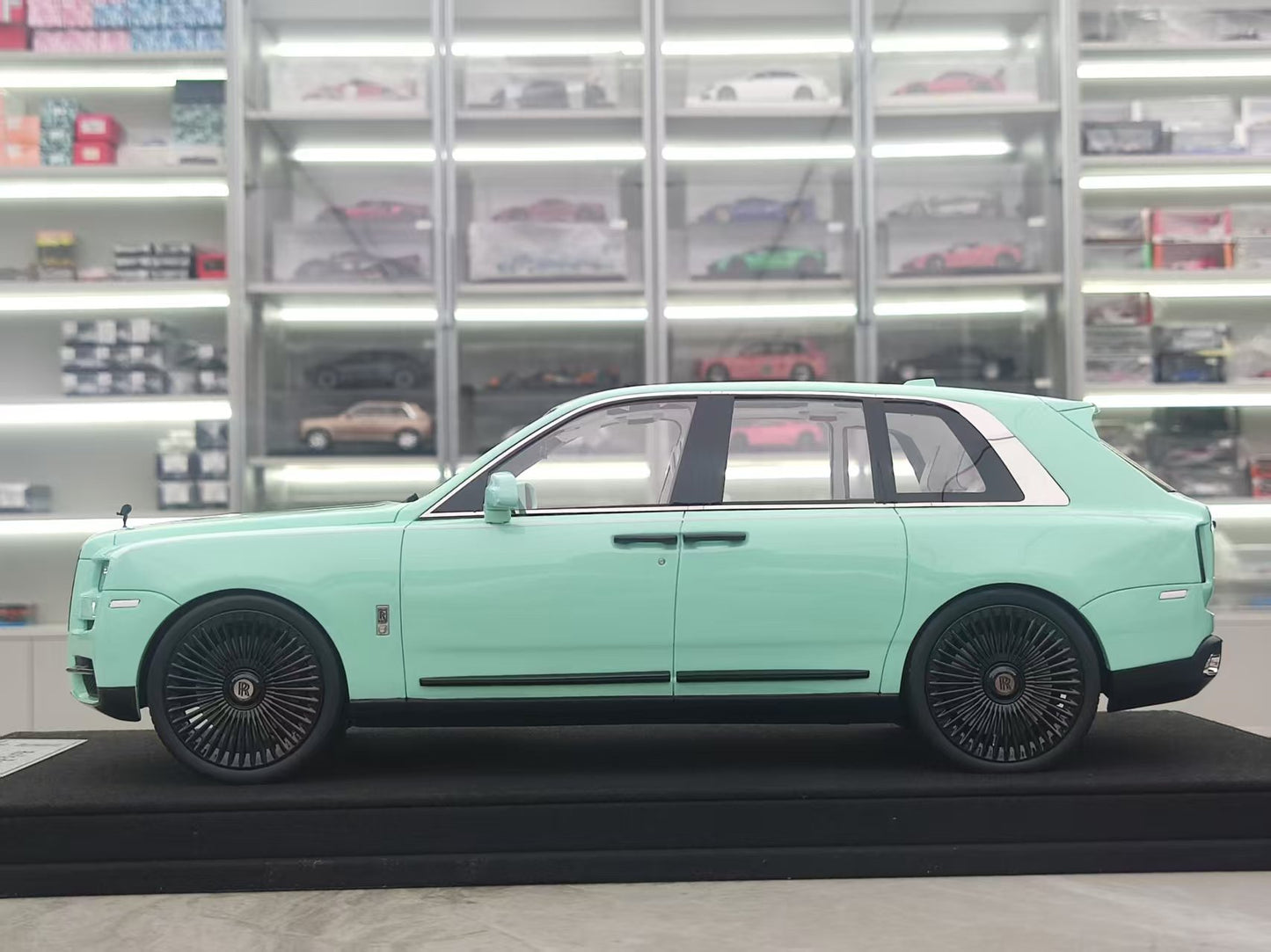 GL 1/18 Rolls-Royce Cullinan Saga Green JS-GL028