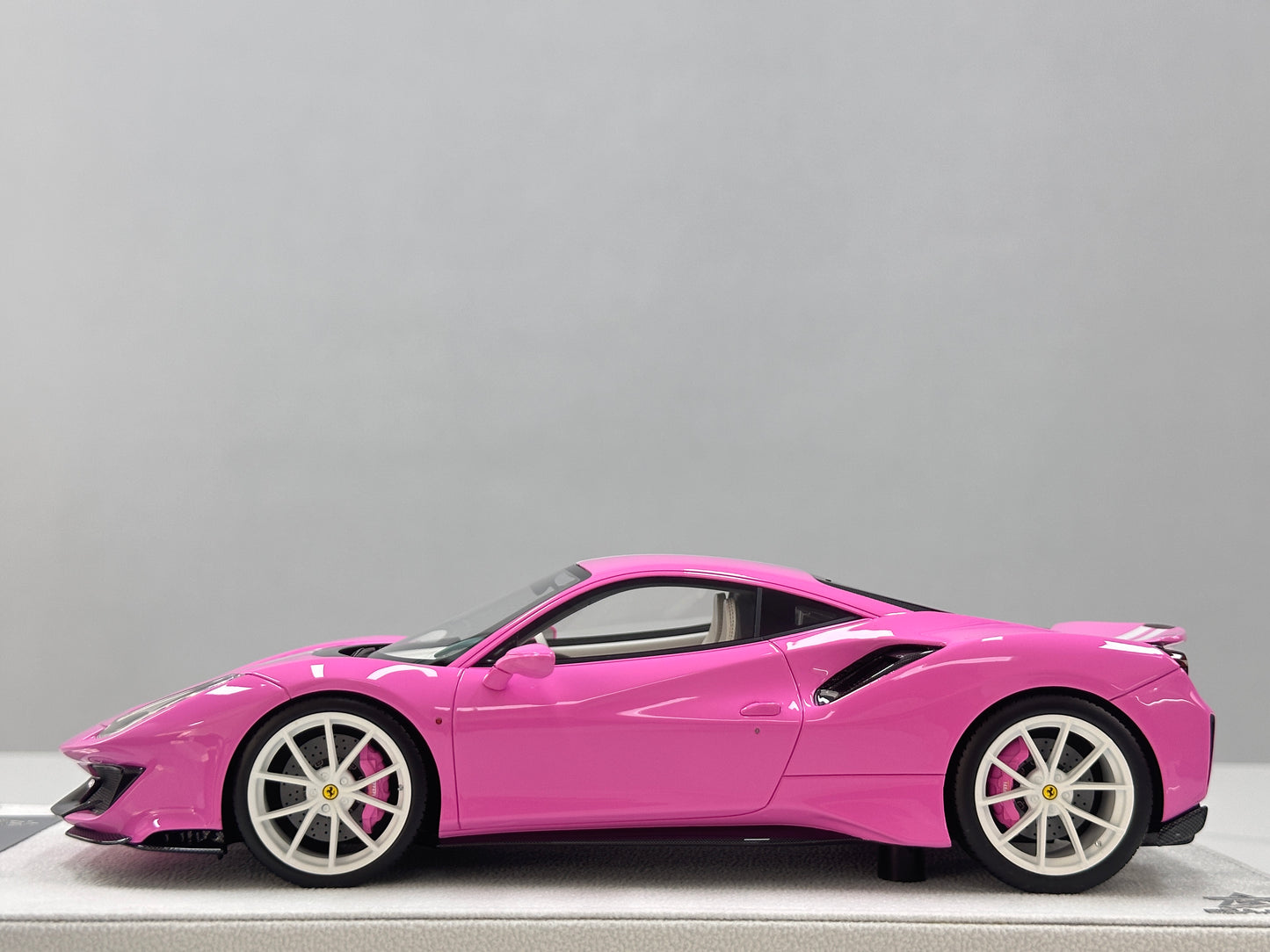 BBA MODEL 1/18 Ferrari 488 Pista – Pink with White Livery (BBA088)
