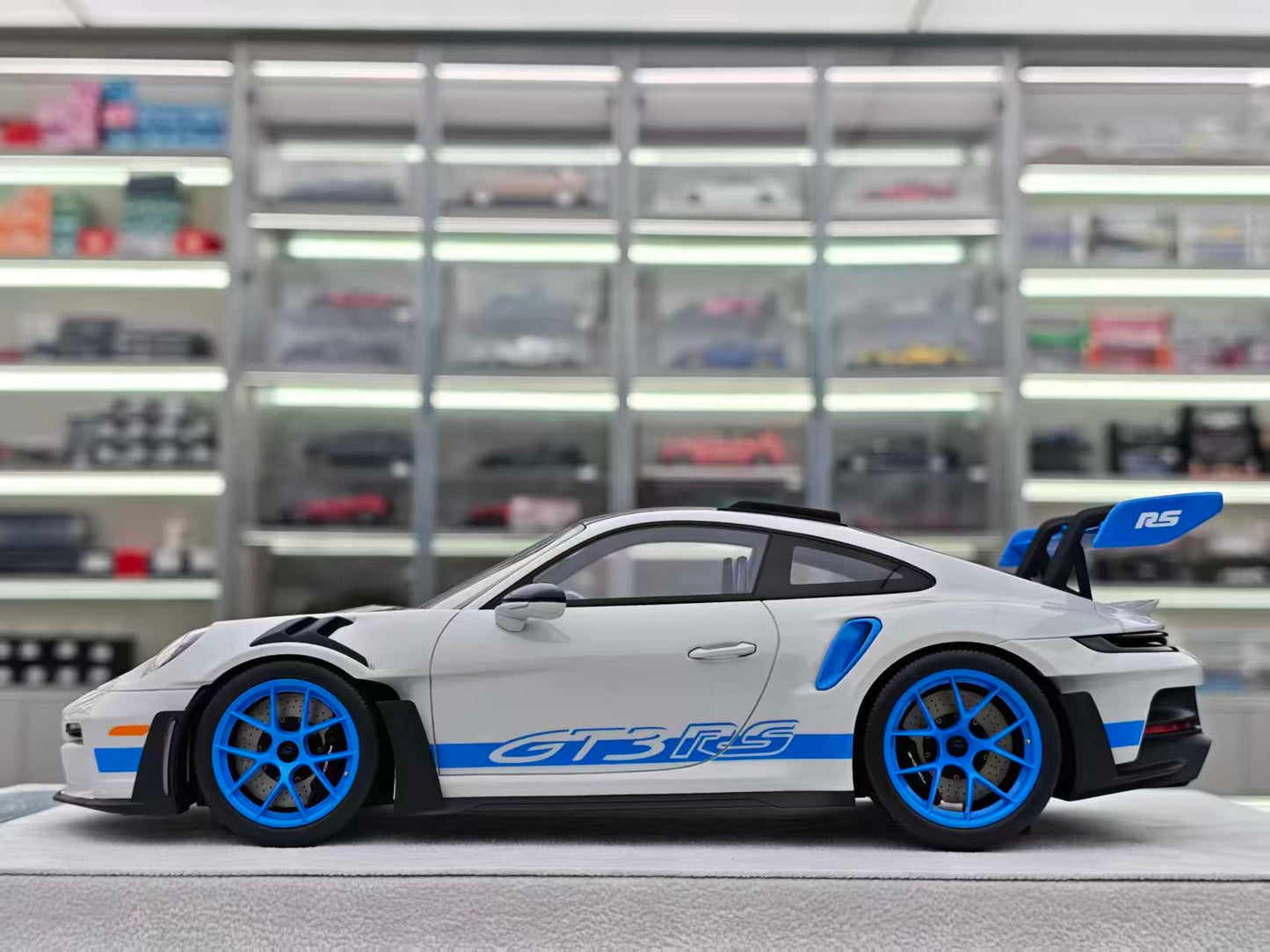 FuelMe 1/18 Porsche 992 GT3RS Grey FM18010LM-19