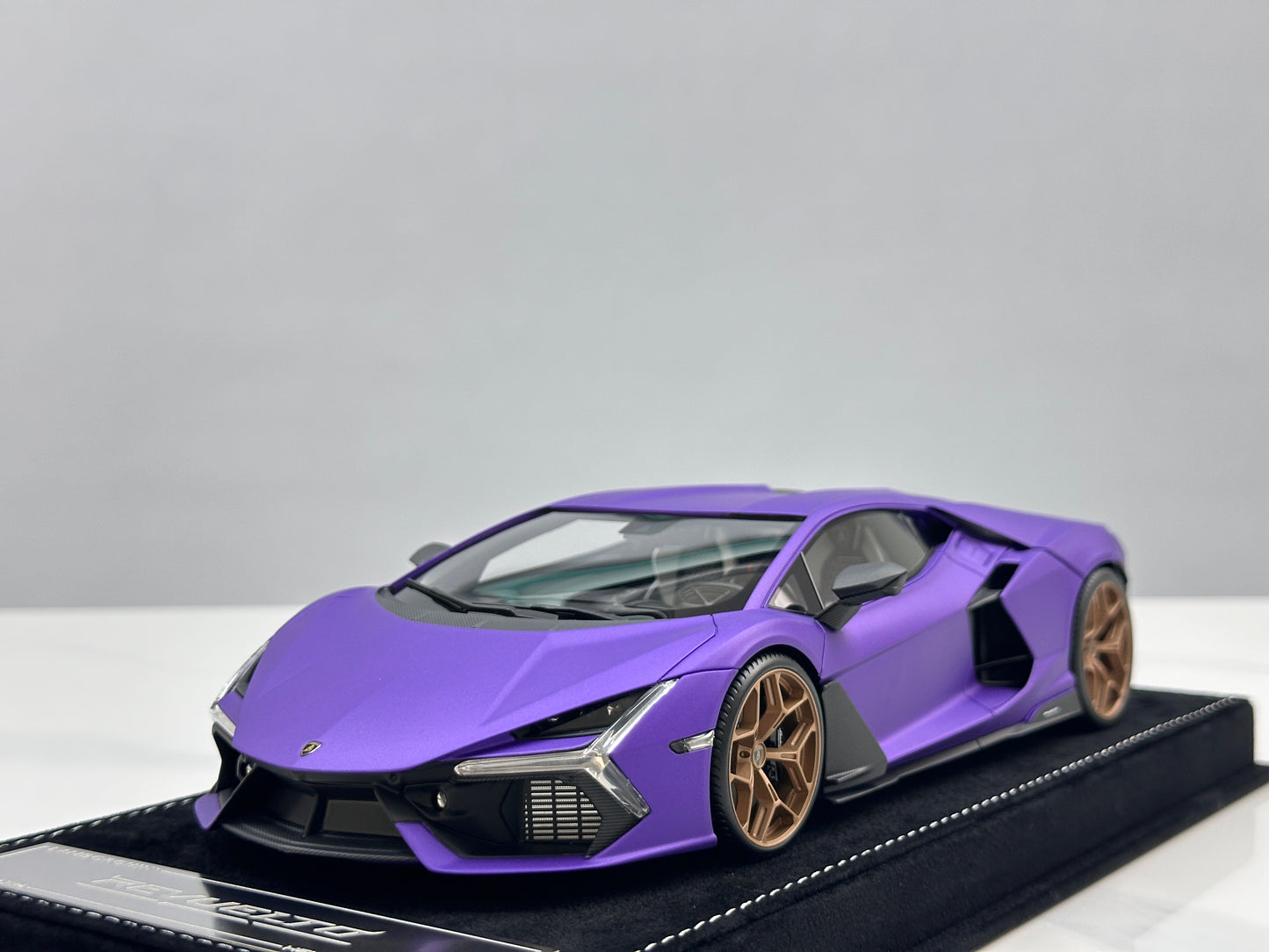 HH Model 1/18 Lamborghini Revuelto Matte Purple HH618