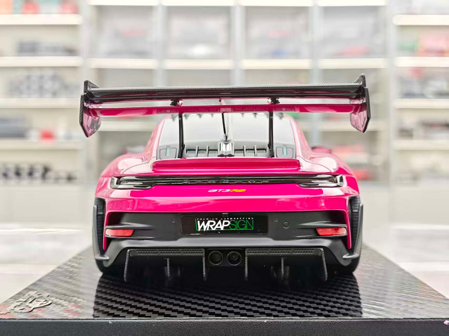 VIP 1/18 Porsche 911 GT3 RS-Manthey Racing, Pink VIP190