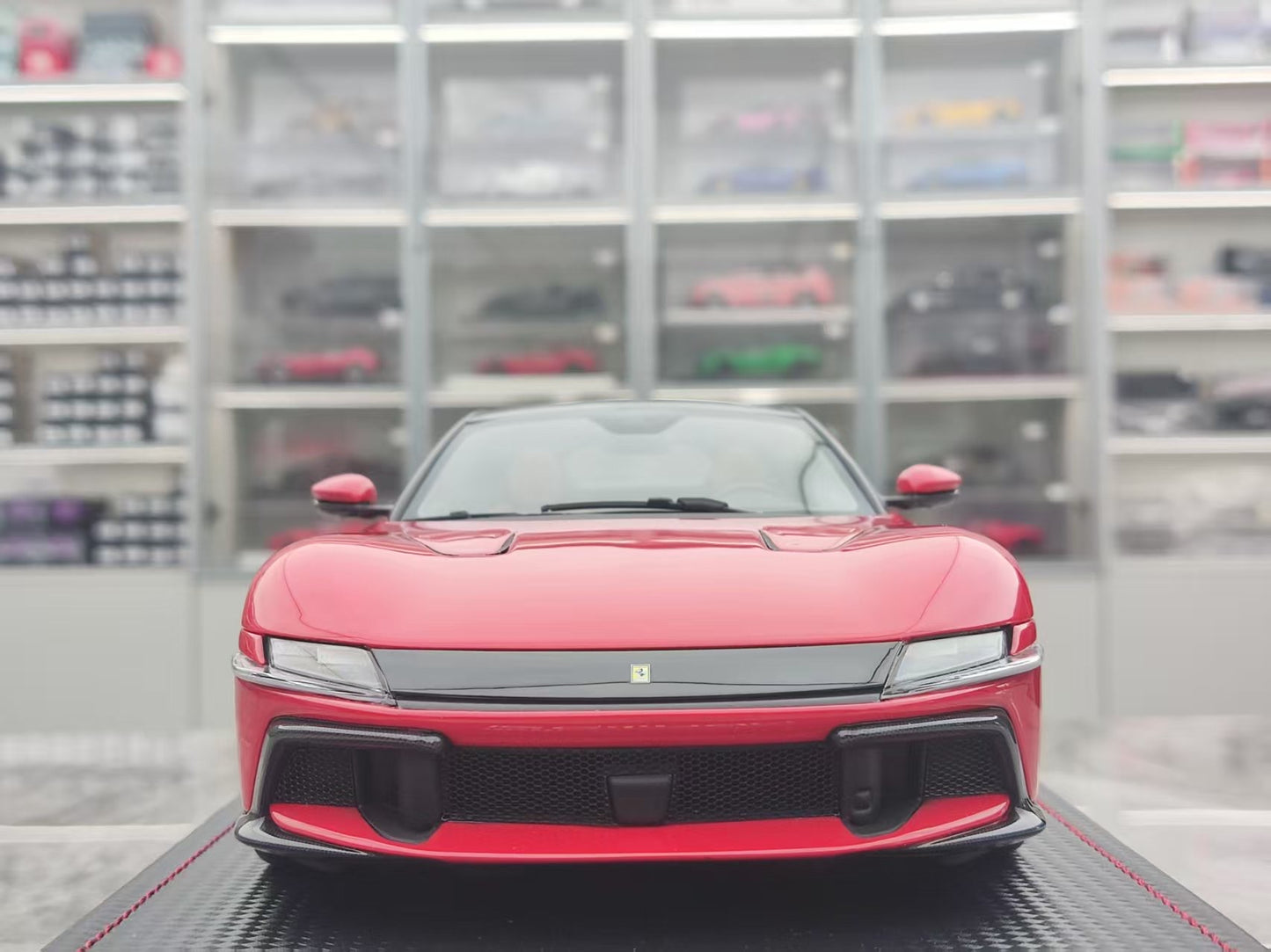 MR 1/18 Ferrari 12 Cilindri Standard Red FE043C