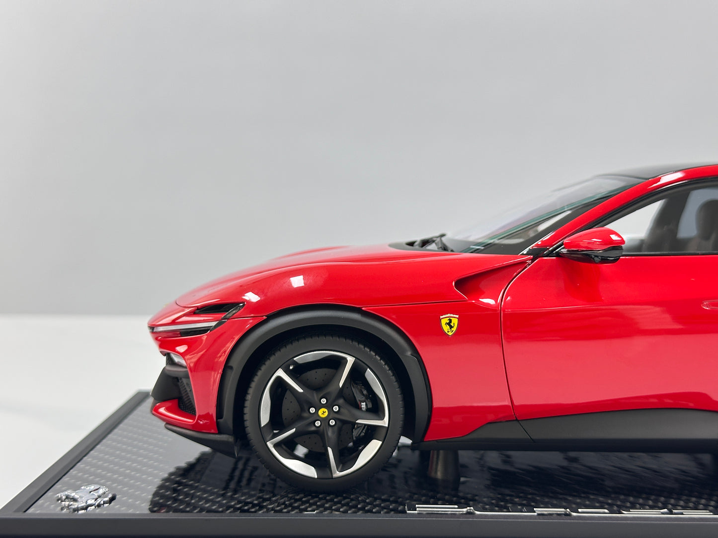 BBR 1/18 Ferrari Purosangue – Black Roof Version Carbon Fiber Base Standard Red (HE180052ACH)