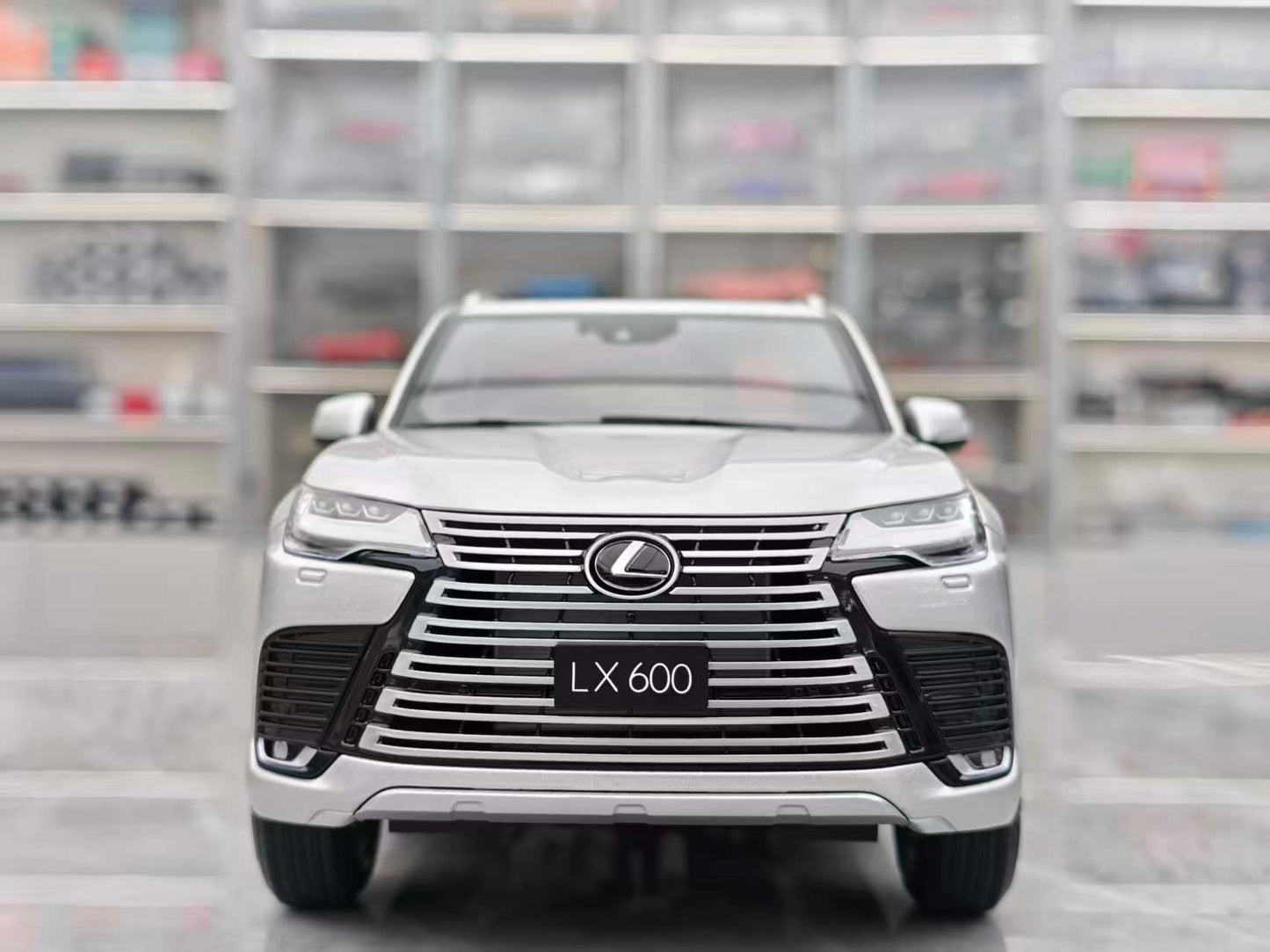 LCD 1/18 Lexus LX600 Silver Alloy Car Model LCD122