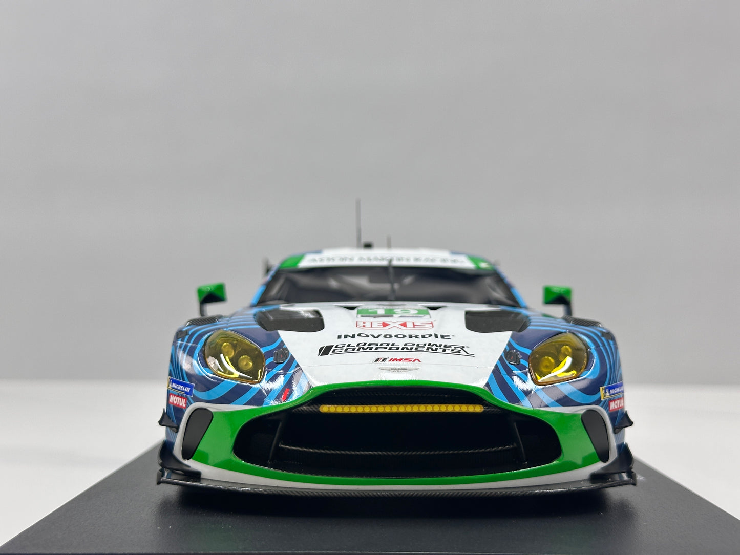 Topspeed 1/18 Aston Martin Vantage GT3 Evo – White & Blue Livery (TS0709)