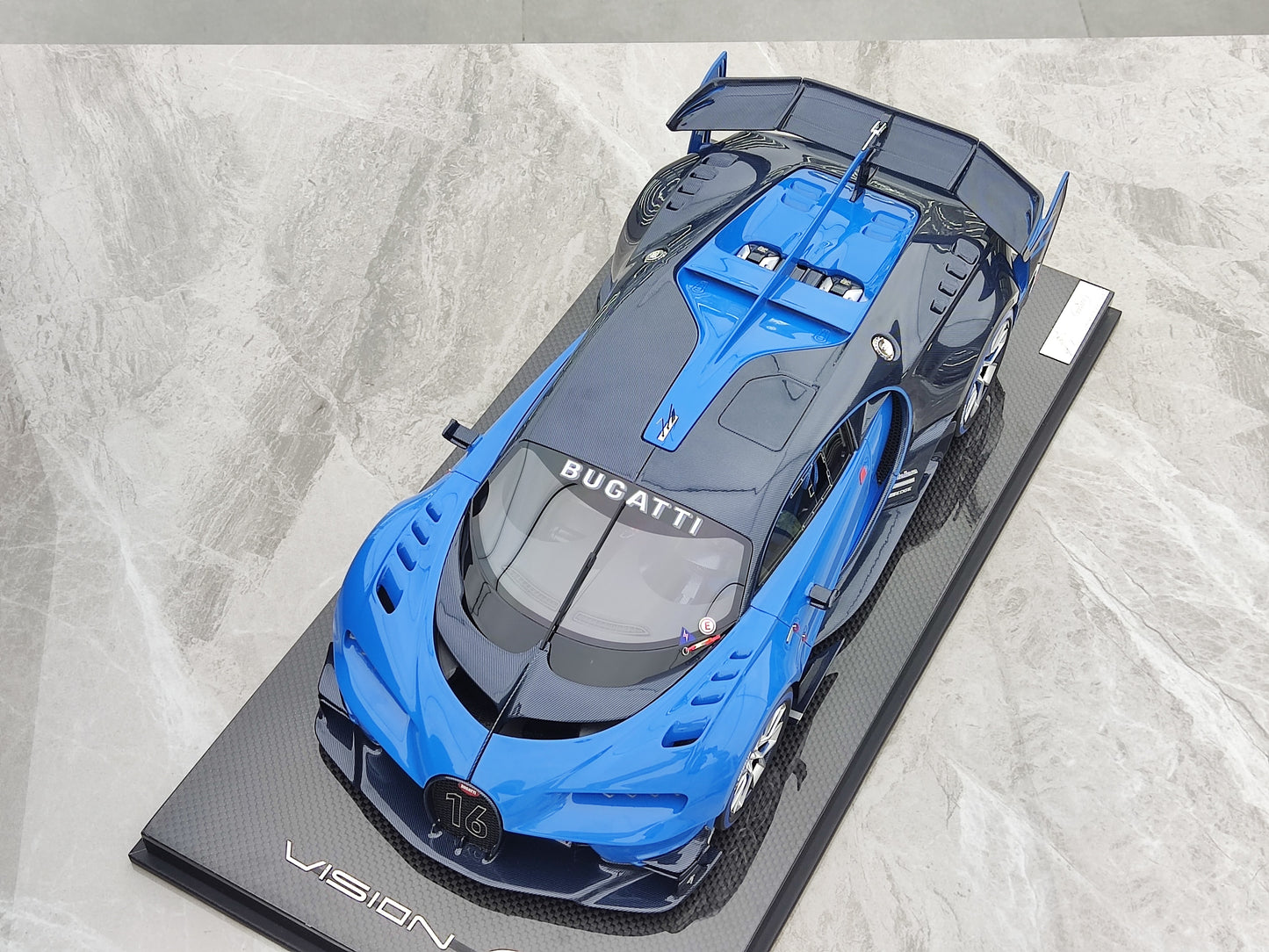 RUNNER 1/12 Bugatti Vision Gran Turismo Blue RNR021