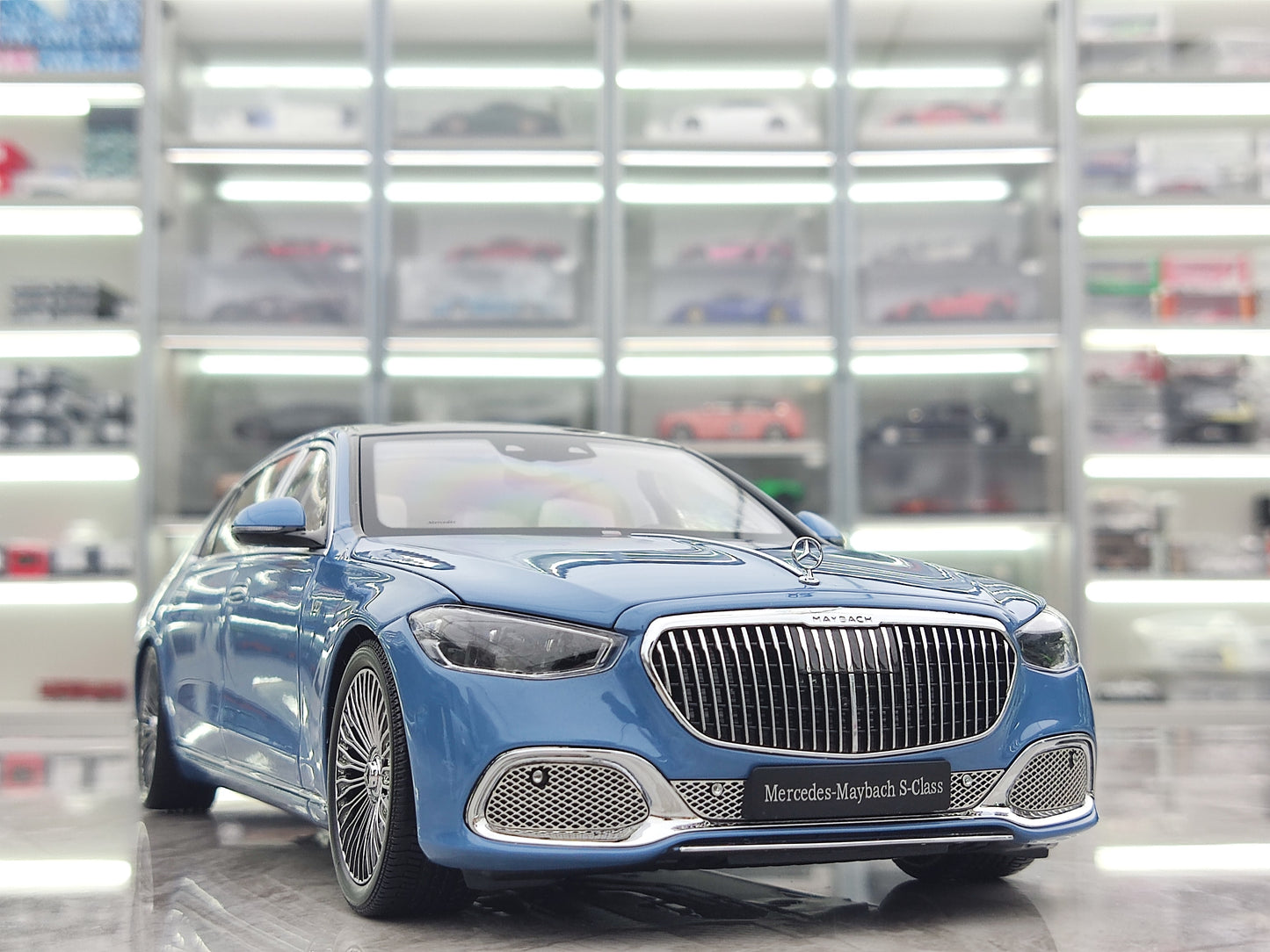 Almost Real 1/18 Mercedes-Benz Maybach S-Class Vintage Blue 820135