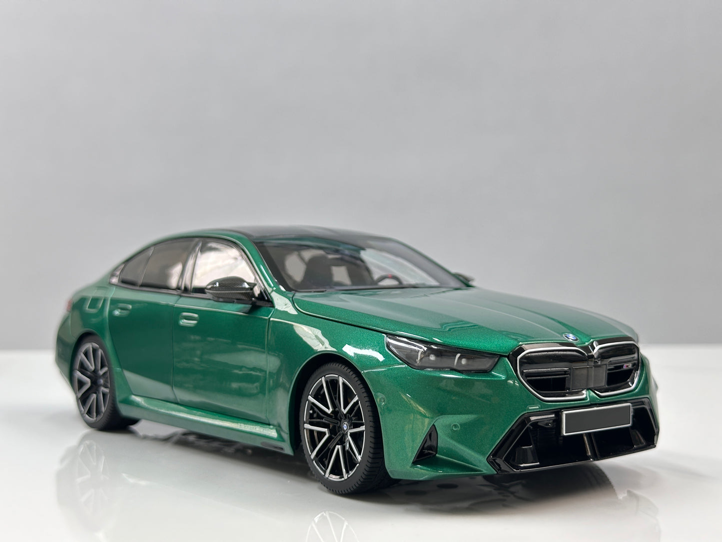 MINICHAMPS 1/18 BMW M5 (2024) Metallic Green 110023800