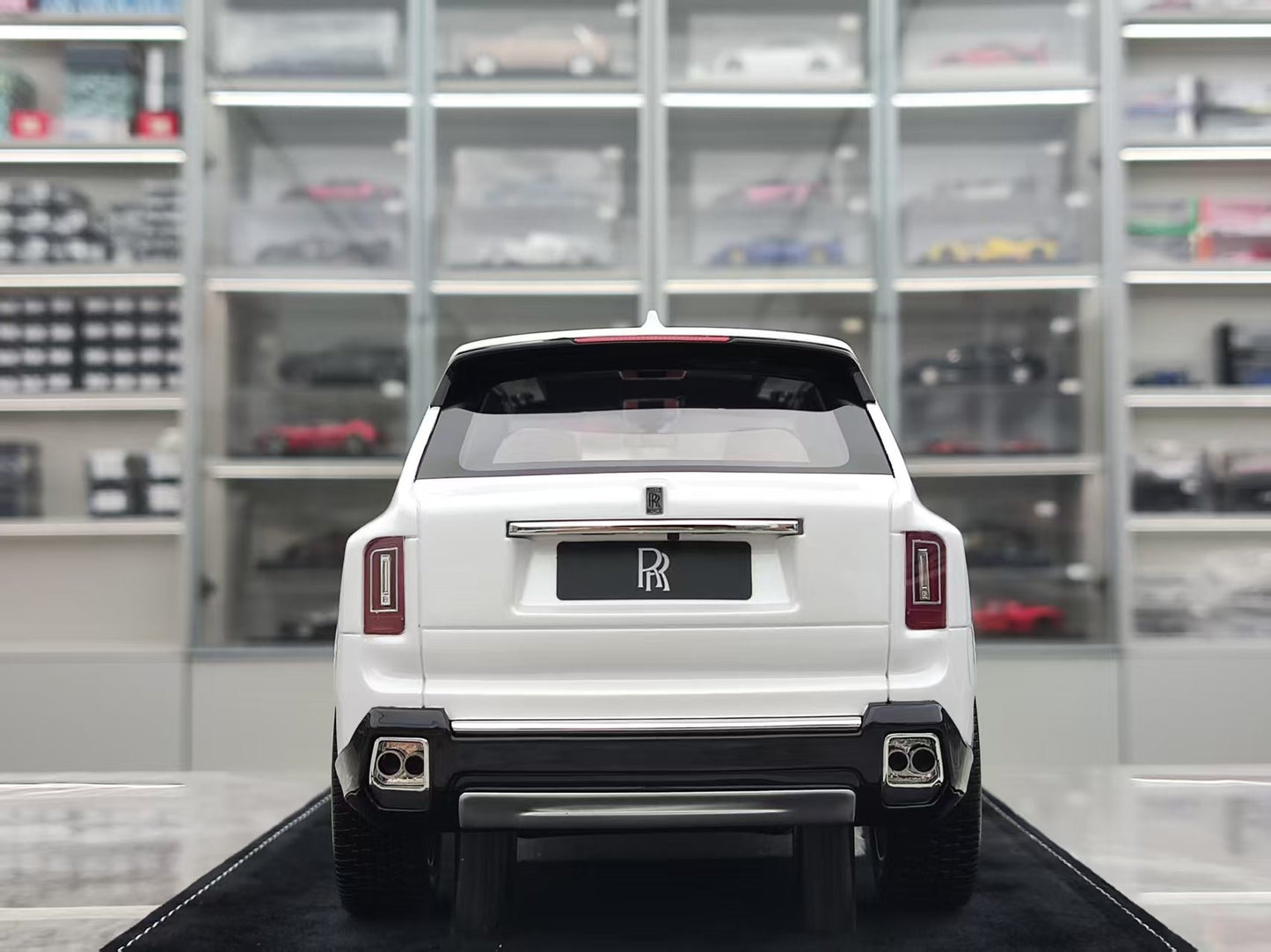 HH Model 1/18 Rolls-Royce Cullinan Series II Pearl White HH540