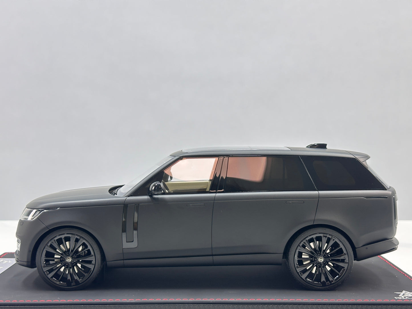 BBA Model 1:18 Land Rover Range Rover Autobiography — Matte Black (BBA068)