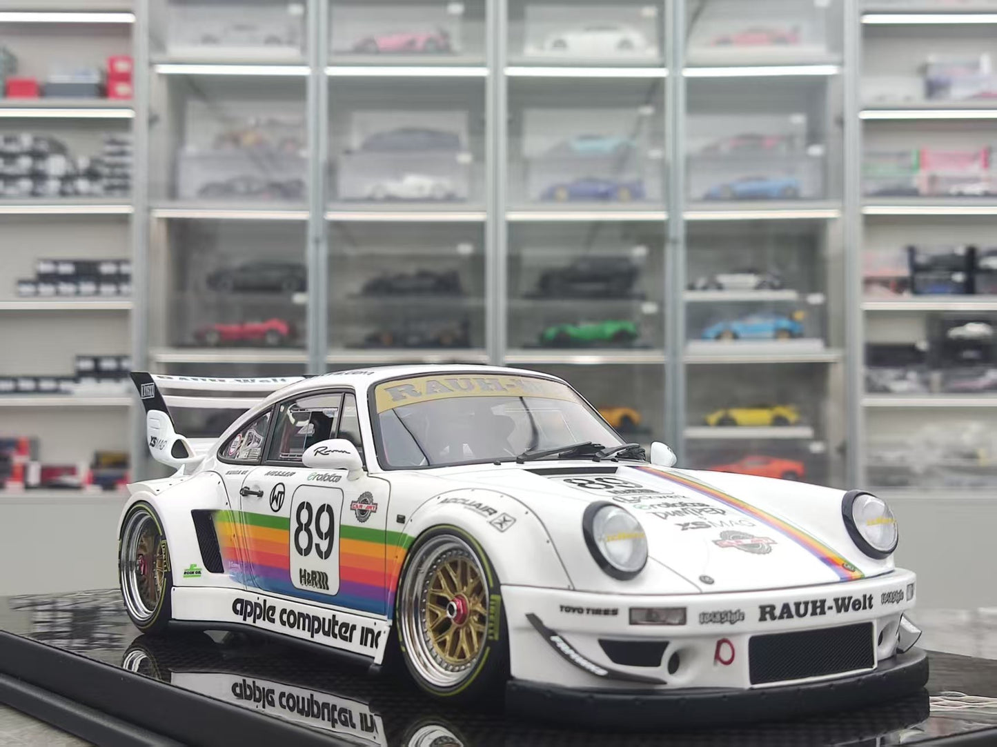 TGM MODEL 1/18 Porsche RWB 964 Apple Livery TGM006