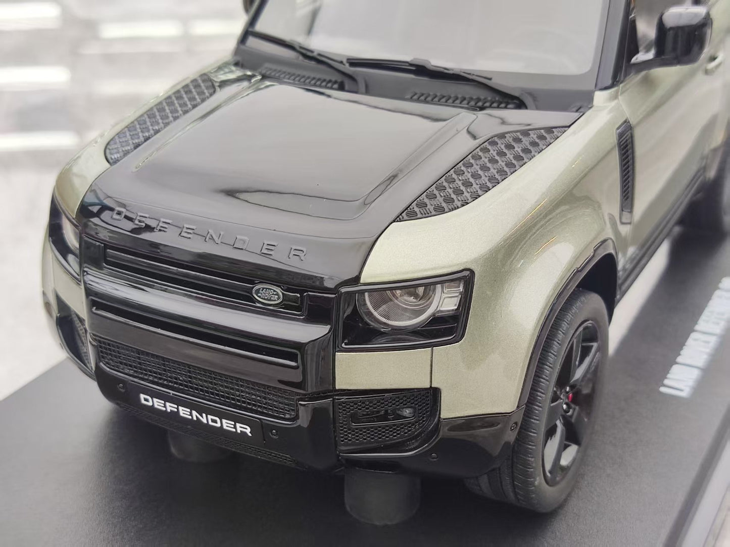 GT Spirit 1/18 Land Rover DEFENDER P400 X-DYNAMIC HSE PANGEA Green Resin Sealed Model GT517