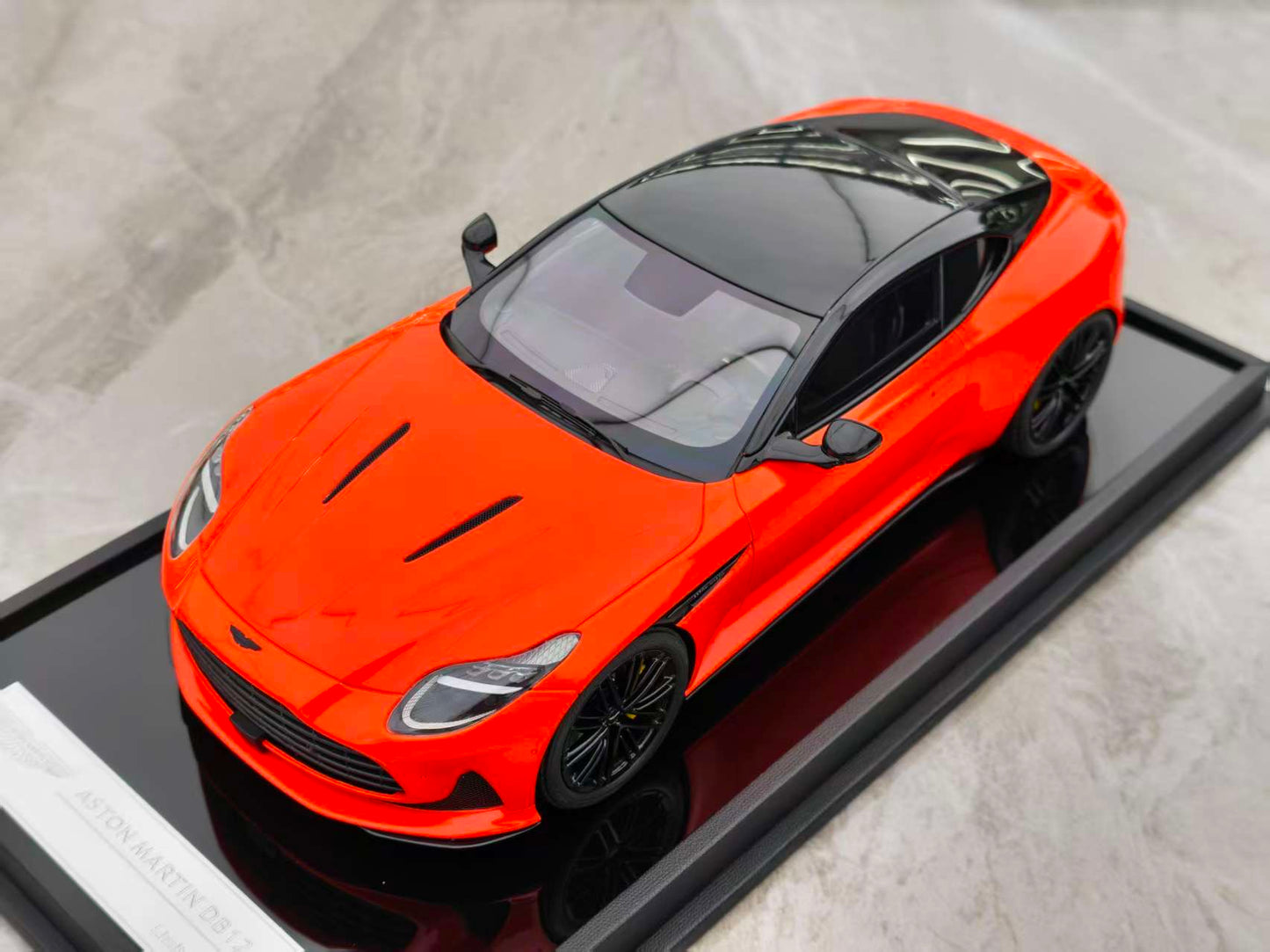 MOTORHELIX 1/18 Aston Martin DB12 COUPE Orange MH331