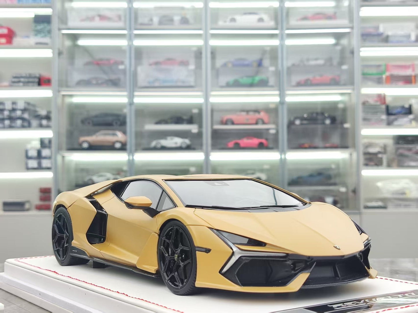 IVY 1/18 Lamborghini Revuelto Matt Gold IVY230