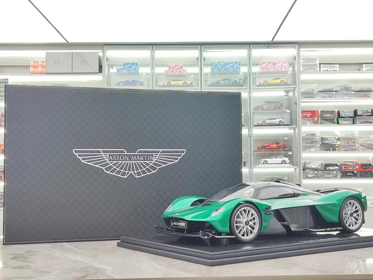 FRONTIART 1/8 Aston Martin Valkyire, British Green FA186