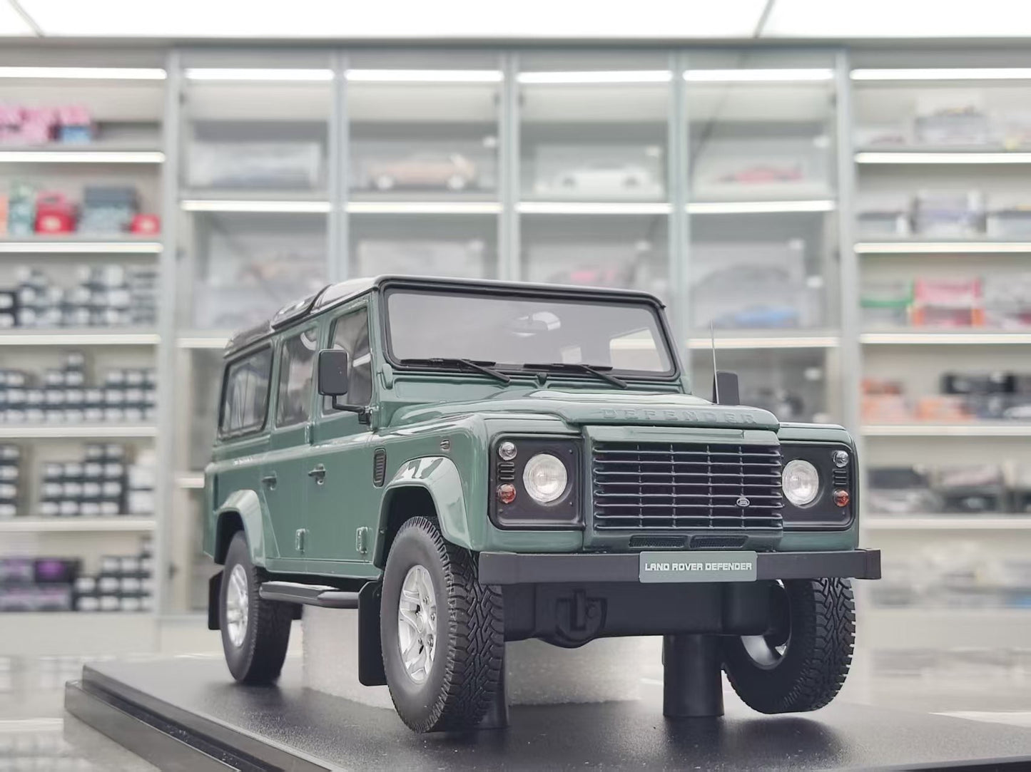 GT Spirit 1/18 Land Rover DEFENDER 3 STATION WAGON Green GT527