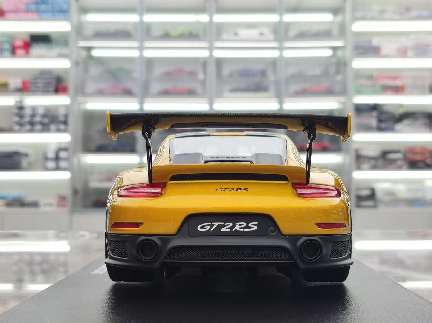 GT Spirit 1/18 Porsche 911 (991.2) GT2 RS Gold Resin Model Car CLDC041