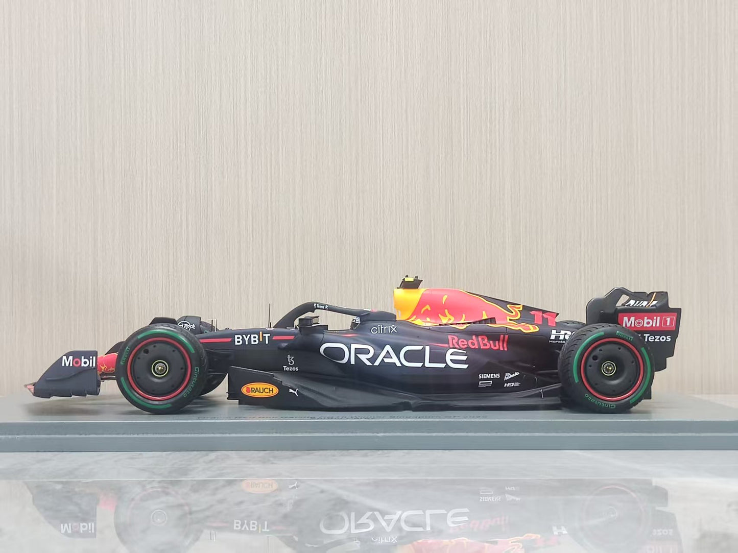 SPARK 1/18 Oracle Red Bull Racing RB18 (18S778)