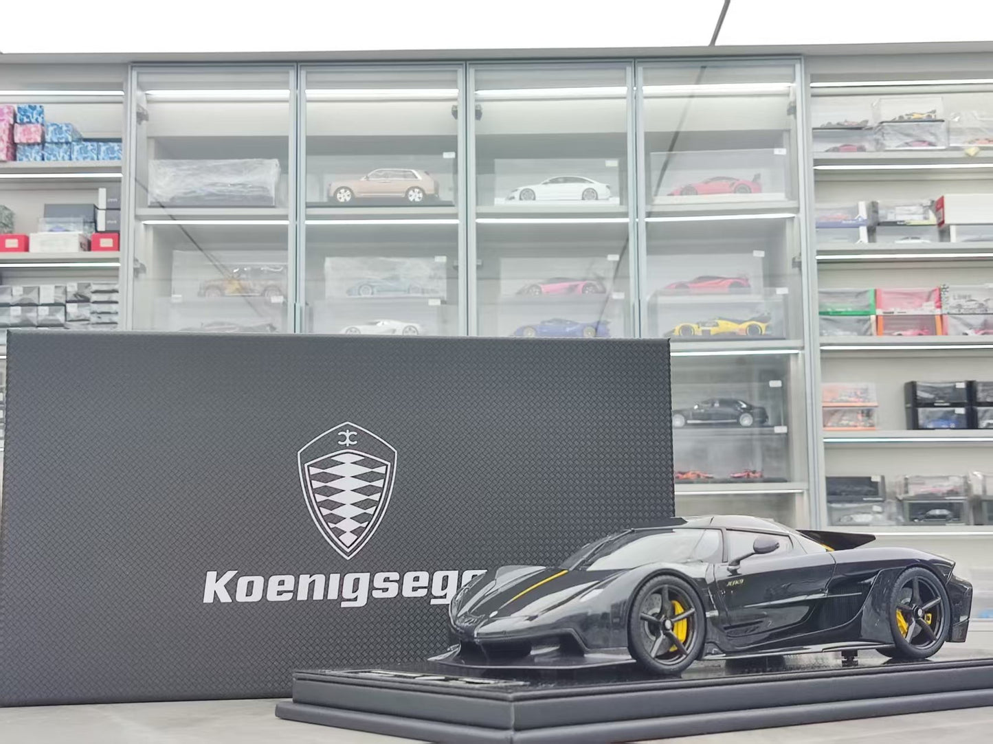FRONTIART 1/18 Koenigsegg Jesko Absolut Black/Gray FA183