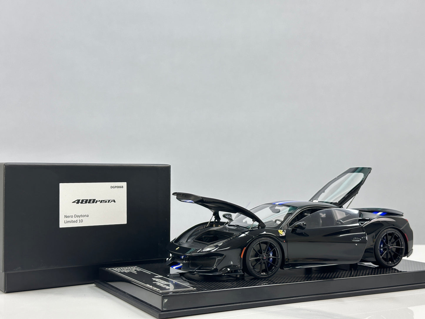 DM Pro 1:18 Ferrari 488P – Black Base, Style F – Black – Fully Opening Resin Model (DGP006B)