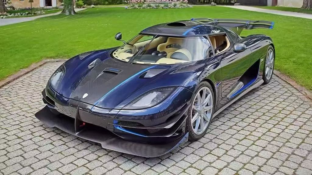 Dino Model 1/18 Koenigsegg One 1 Resin Full-Open Limited Edition Model Car