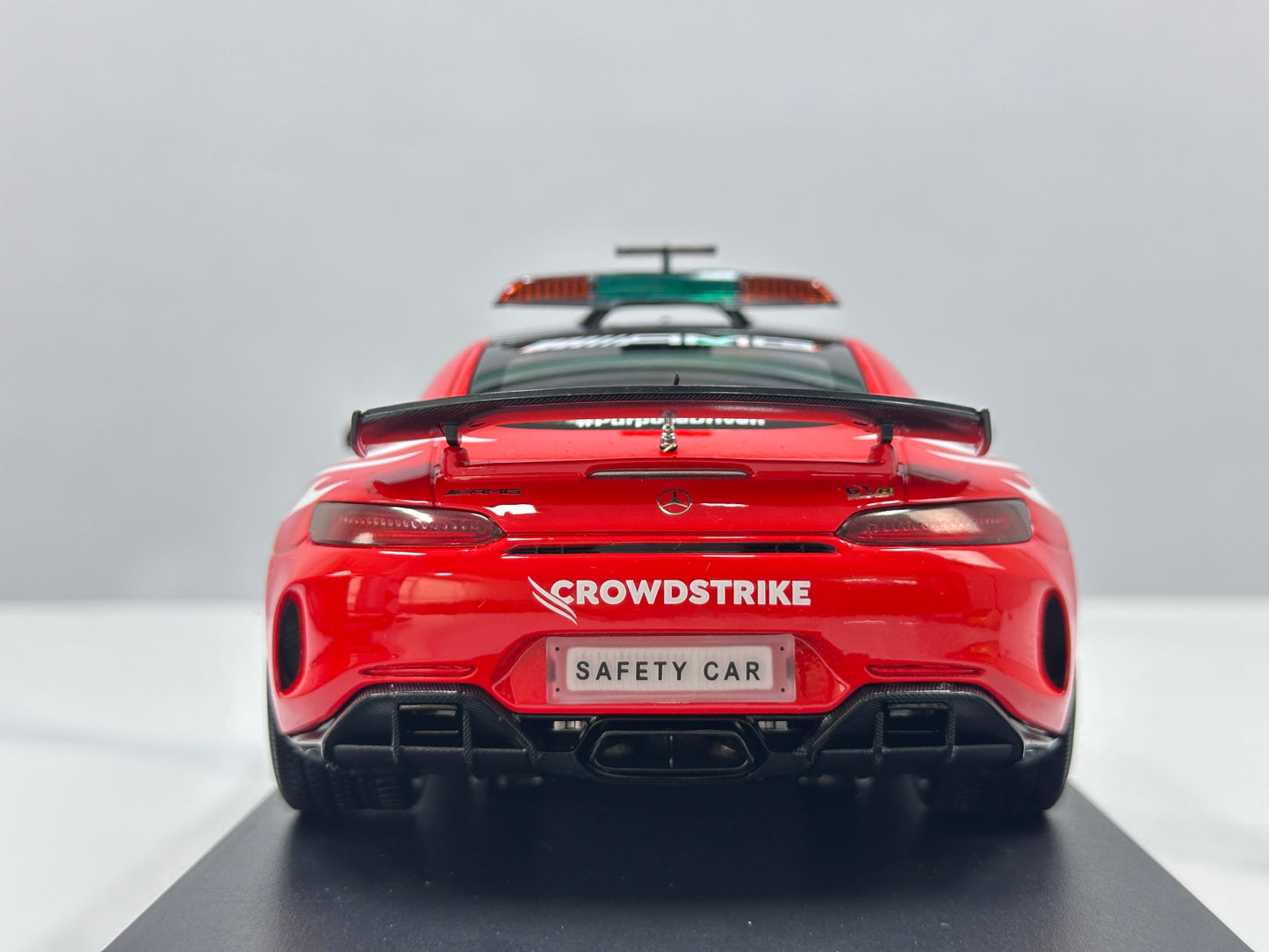 MINICHAMPS 1/18 Mercedes-AMG GT-R F1 Safety Car 2021 Red Livery 155036095