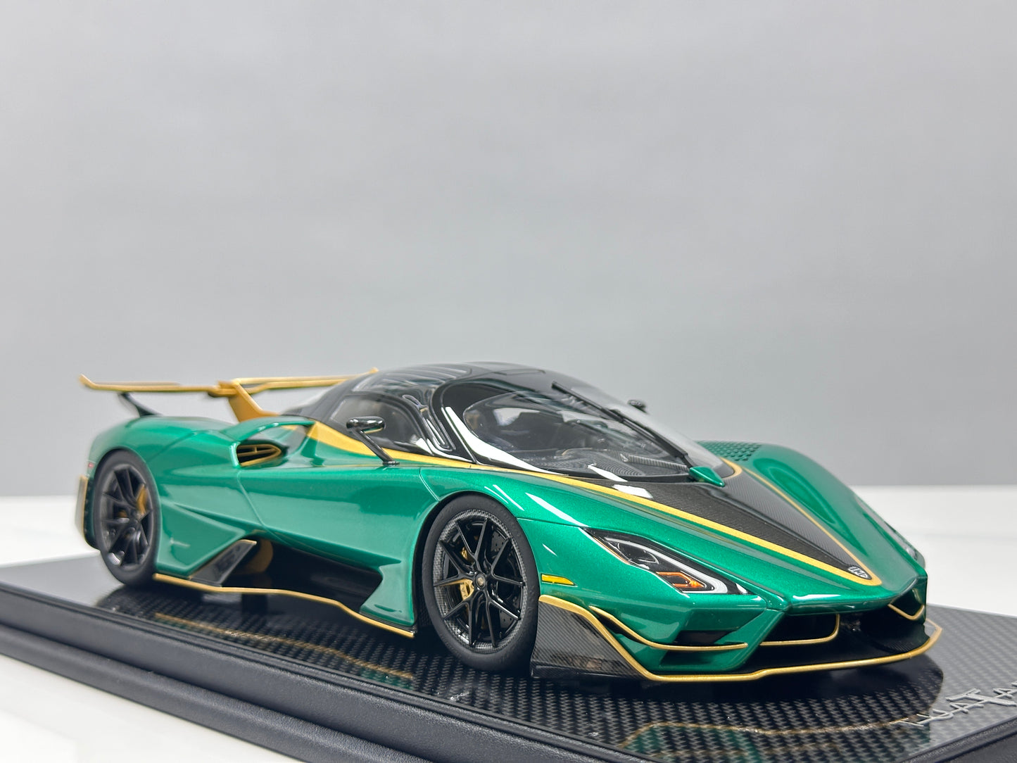 FrontiArt 1/18 SSC Tuatara Striker - Green (FA202)