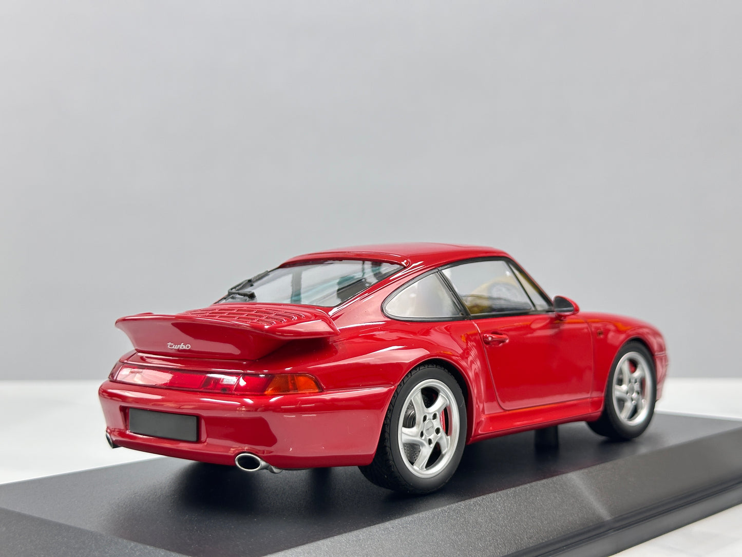 MINICHAMPS 1/18 Porsche 911 (993) Turbo (1995) Red 155061170