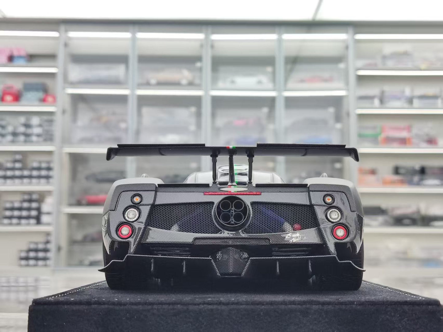 HH Model 1/18 Pagani Zonda Specials Absolute HH556
