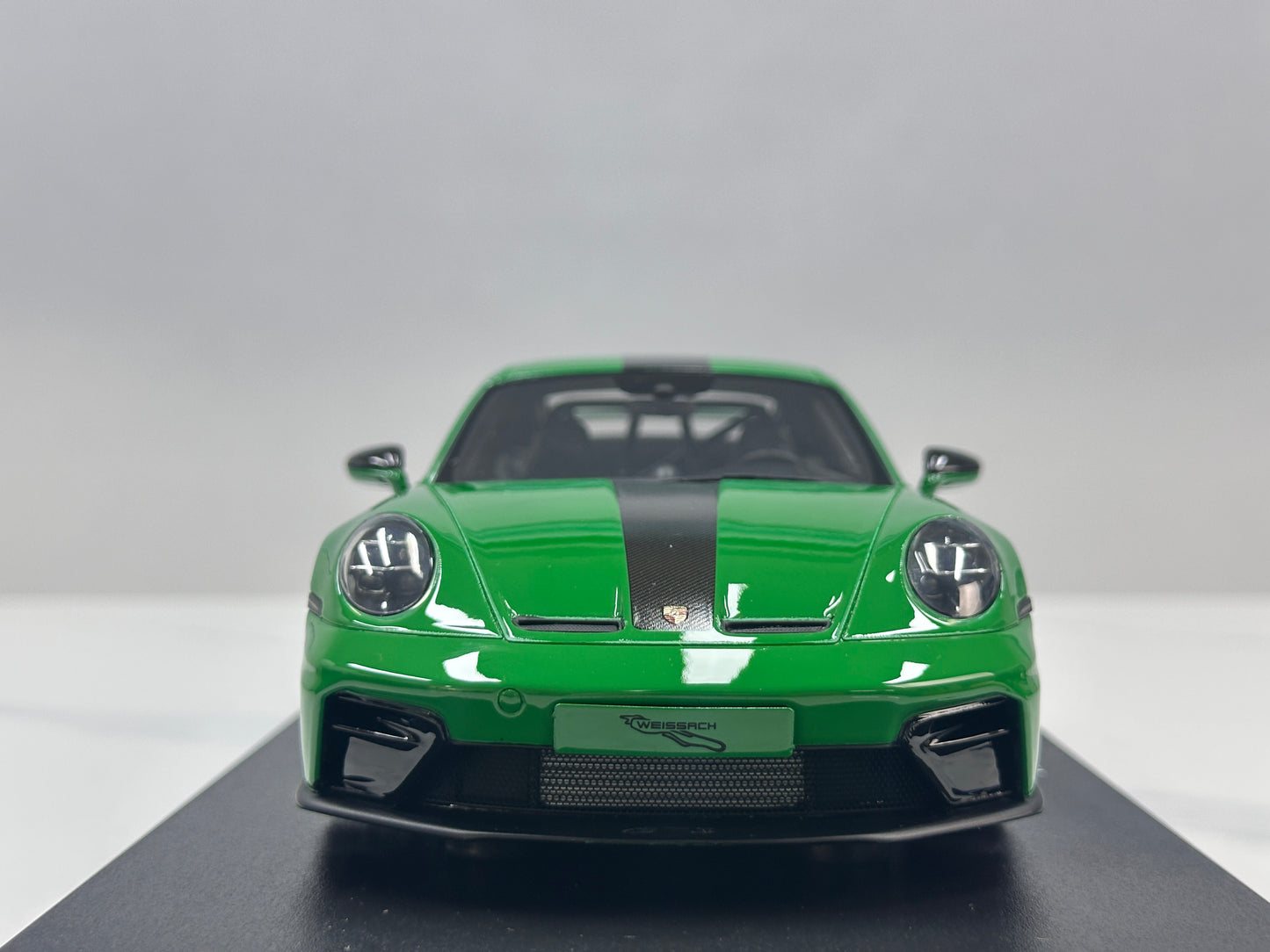 GT Spirit 1/18 Porsche 911 [992.2] GT3 WP Green GT576