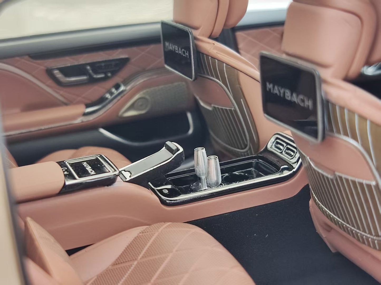 Almost Real 1/18 Mercedes-Maybach S-Class Kalahari Gold/Tourmaline Red AR186