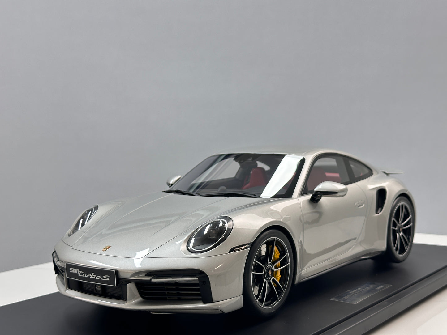 GT Spirit 1/8 Porsche 911 [992.1] TURBO S Silver GTS801801