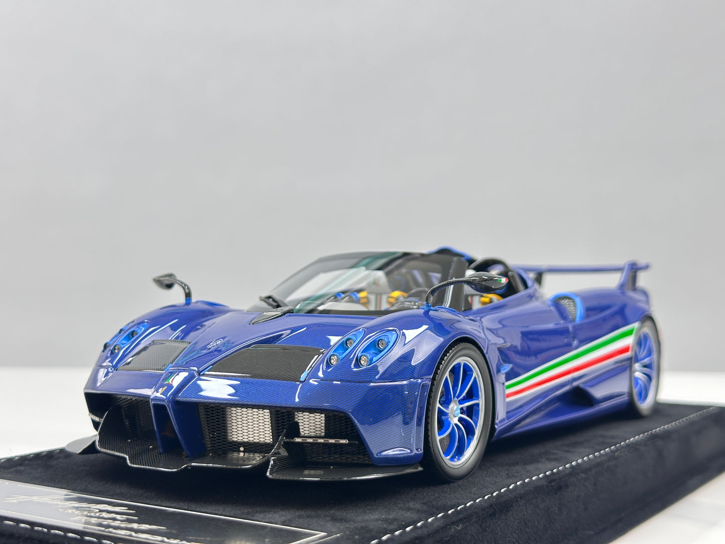 HH Model 1/18 Pagani Huayra Air Force Edition HH664