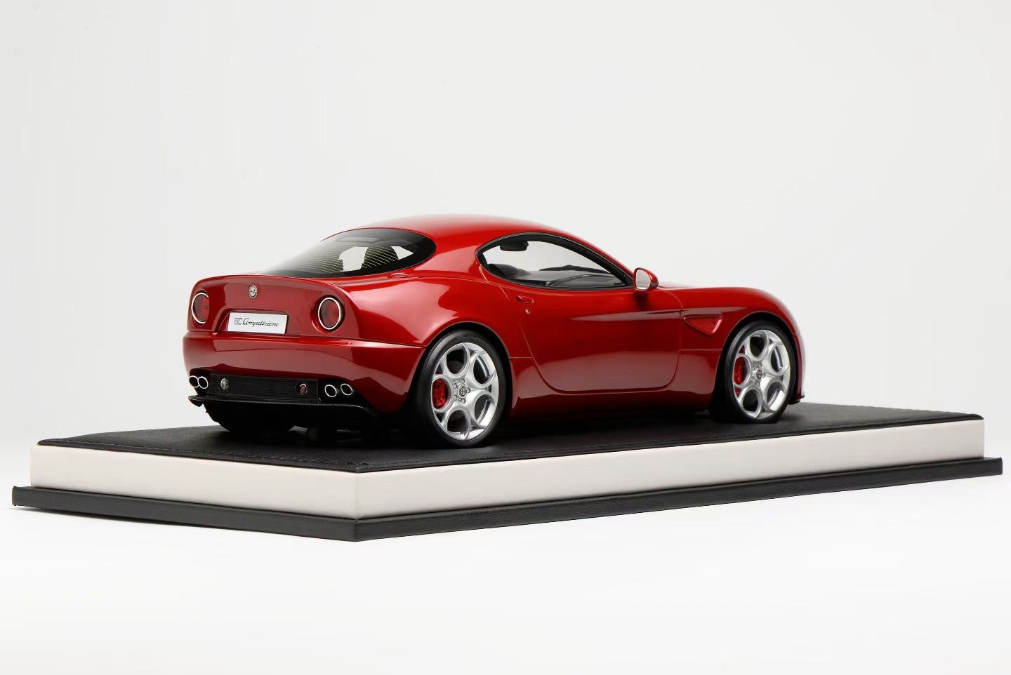 MOTORHELIX 1/18 Alfa Romeo 8C Competizione 2008 Alfa Red