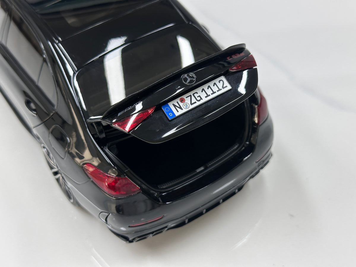 NZG 1/18 Mercedes-AMG C63 S E-Performance Gloss Black (111200050)