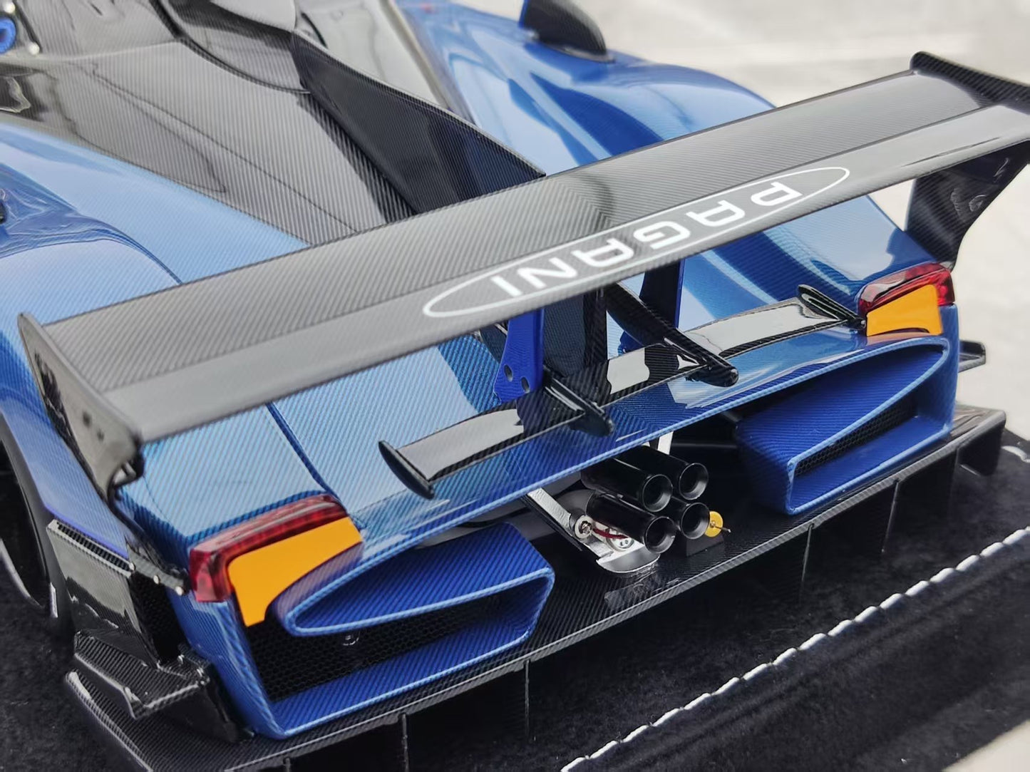 HH Model 1/18 Pagani Zonda R & Evolution Specials Blue/Black Dual Carbon HH564