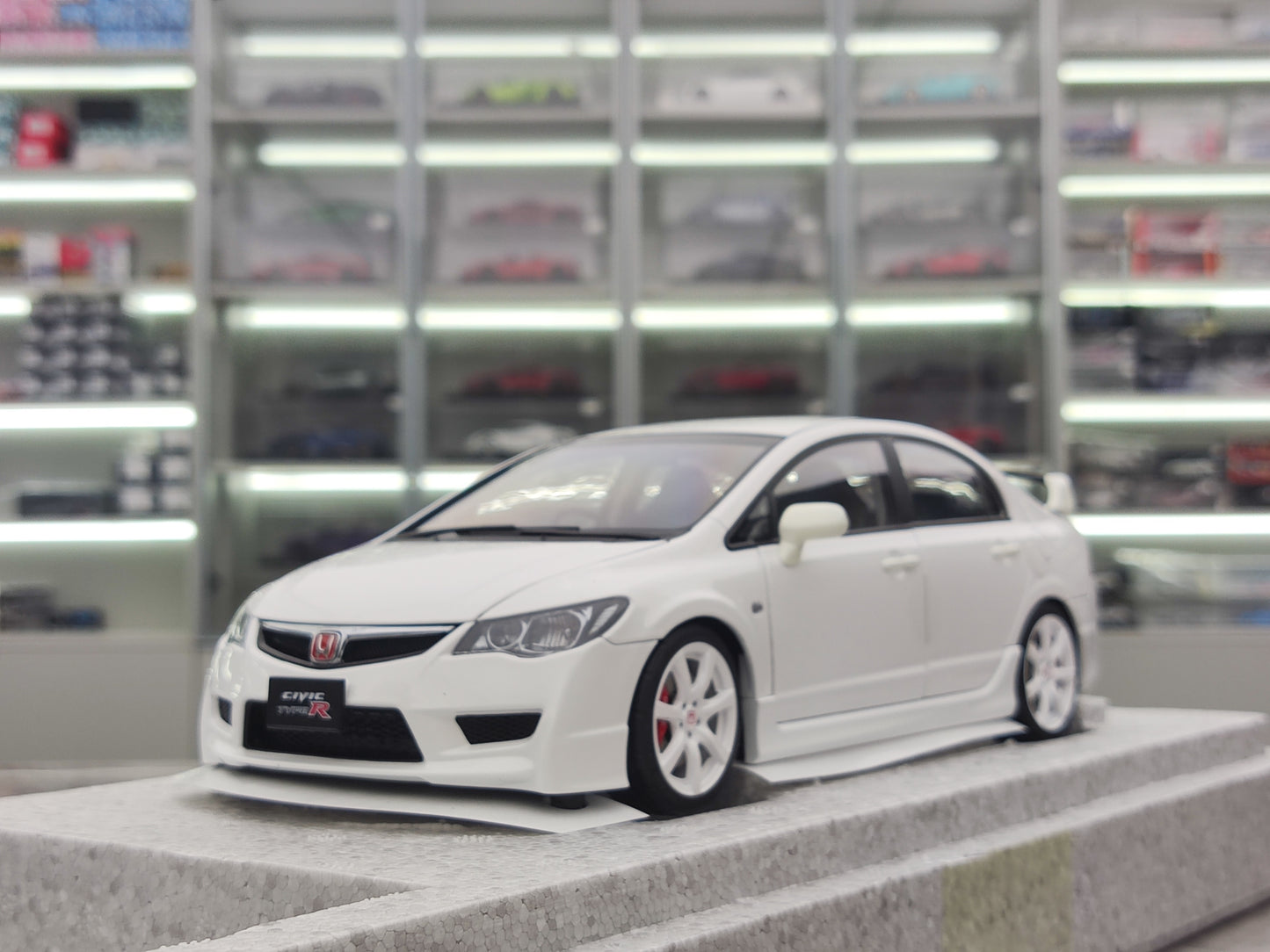 MOTORHELIX 1/18 Honda Civic Type R (FD2) 2007 Facelift MH307