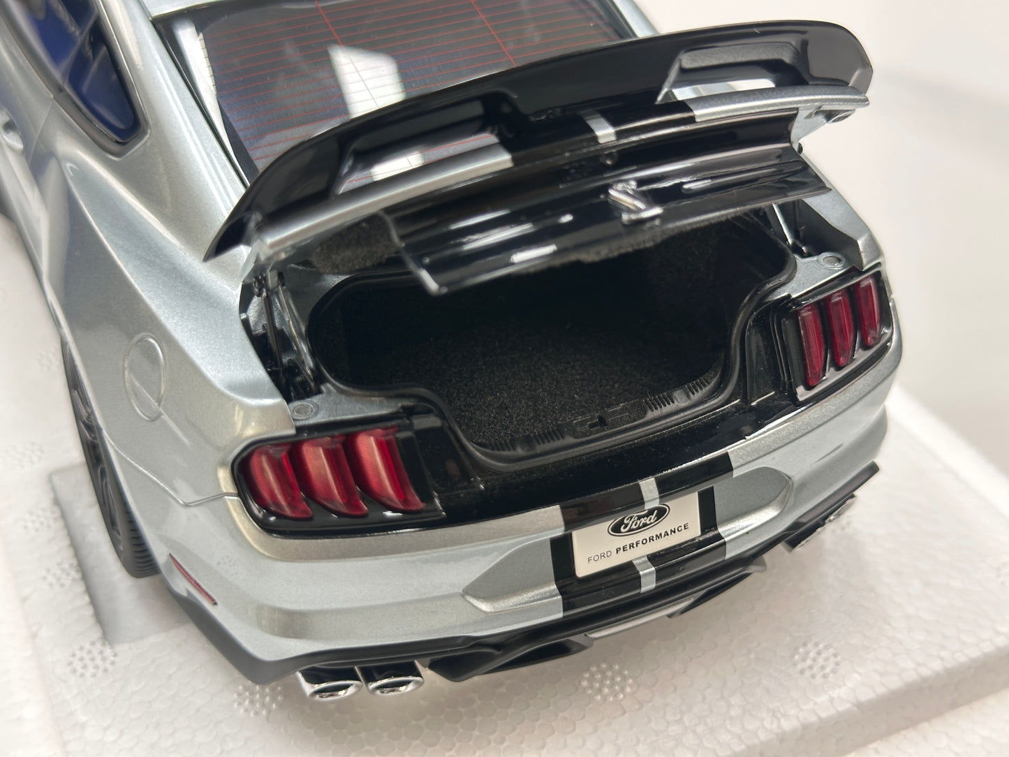 AUTOart 1/18 Ford Mustang Shelby GT500 Silver 73096